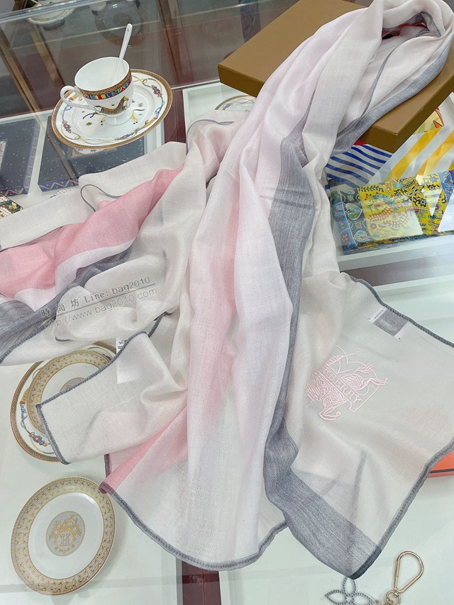 Burberry專櫃同步超薄羊絨格子披肩 巴寶莉2021早秋經典巴格羊絨披肩圍巾  mmj1492